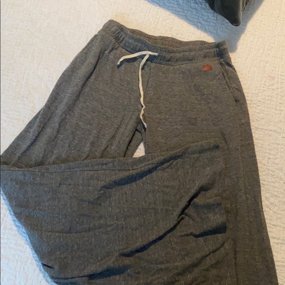 Peace love world Alina Villasante wide leg sweatpa